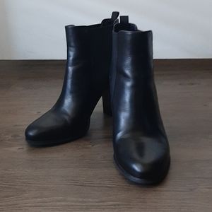 Michael Kors Lottie Chelsea boot